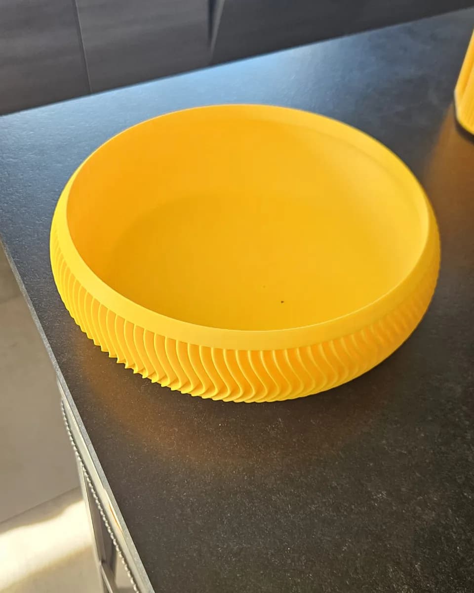 Vide-poche rond jaune à parois striées imprimé en 3D